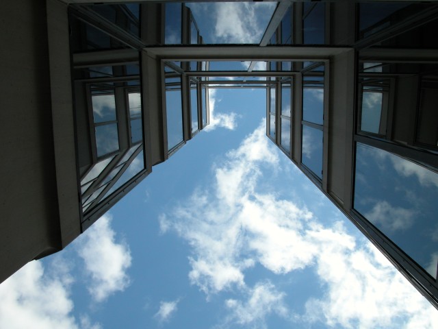 615x454 pixels (91K)