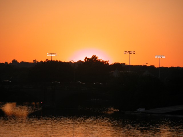 615x454 pixels (73K)