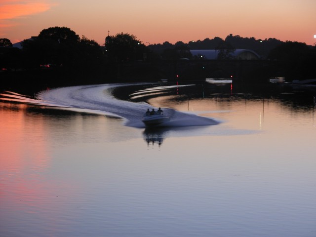 615x454 pixels (73K)